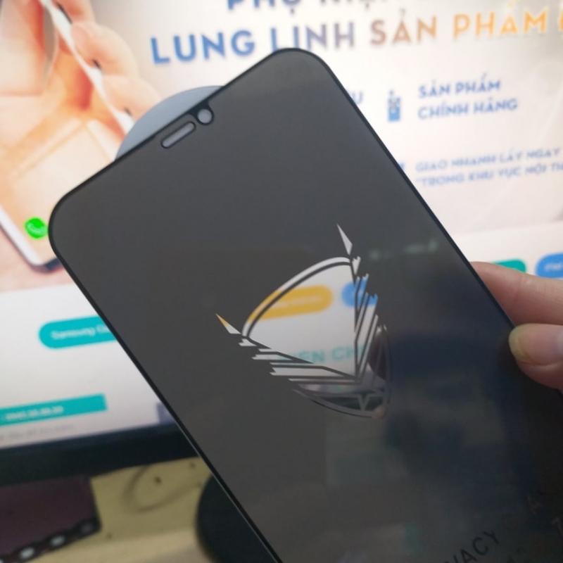Kính Cường Lực Full Màn iPhone 12 Pro Max Chống Nhìn Trộm Glass có khả năng chịu lực cao, chống dầu, hạn chế bám vân tay có thể chống được đối tượng nhìn trộm 